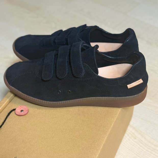 헨더스킴  스웨이드 스니커즈 판매합니다. 피