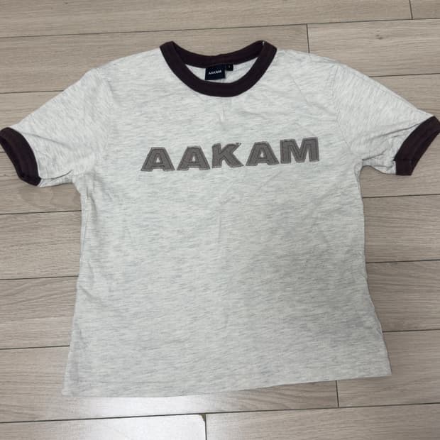 아캄 링거 반팔티 1