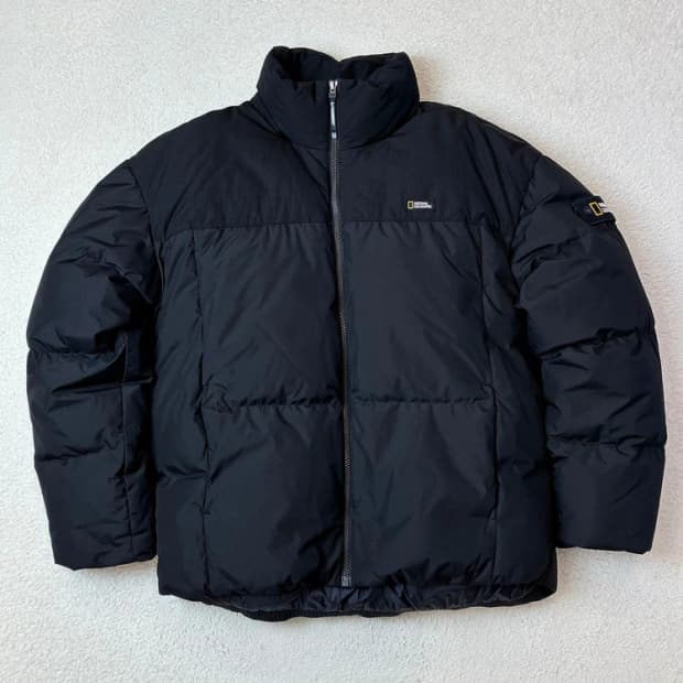 내셔널지오그래픽 22FW 레이만 하이넥 숏 다운 패딩 PN6211