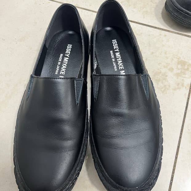 Issey miyake 레더 슬립온 42