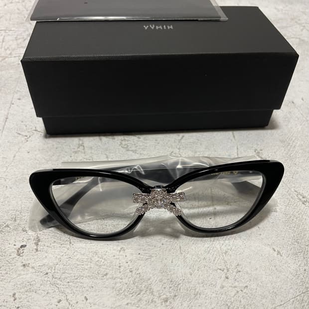 슈슈통 X 위민 콜라보 젬스톤 보우 메탈 안경