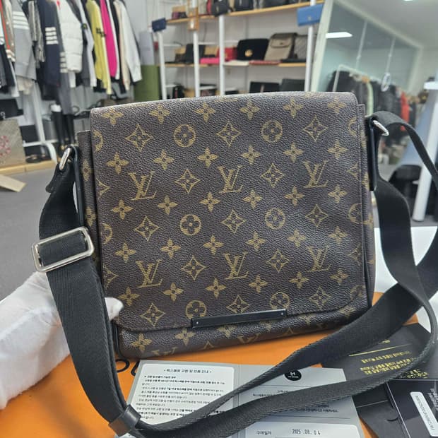 [50%세일] 루이비통 디스트릭트 메신저백