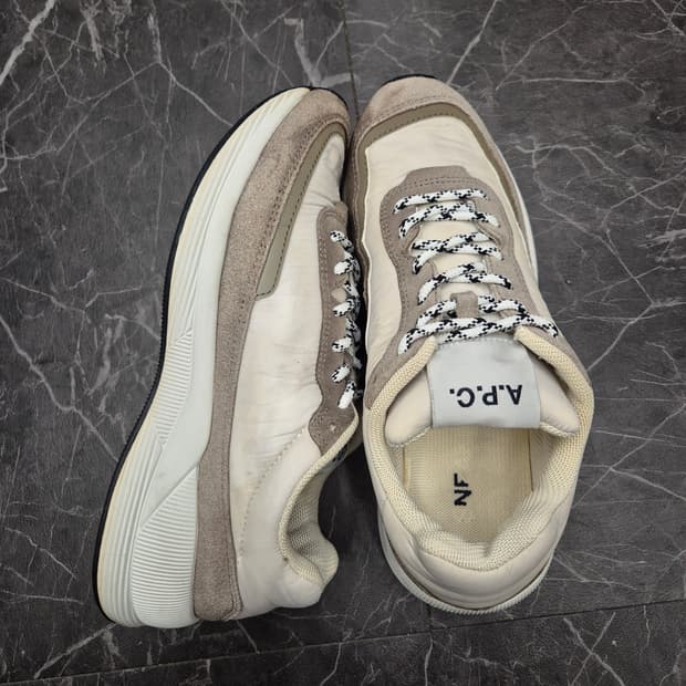 A.P.C. 테크노 러너 운동화
