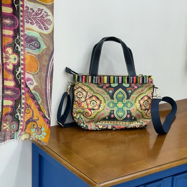 오일릴리 숄더 크로스백