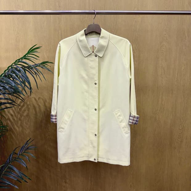 버버리 런던 싱글 맥코트 히든 지퍼 노바 체크 안감 레귤러핏 아이보리