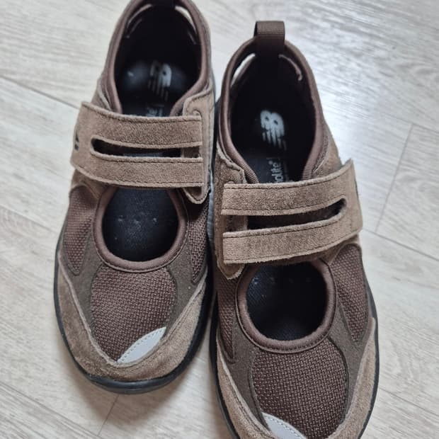 뉴발란스 브리즈 브라눈