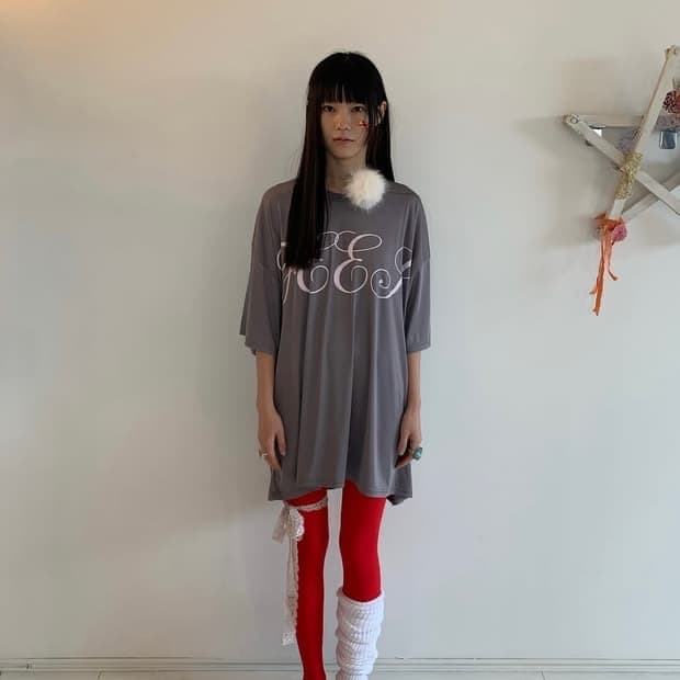 샵페어리 shining boxy lettering t-shirt