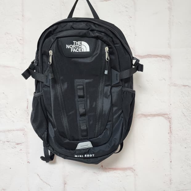 노스페이스 미니샷 블랙 백팩입
