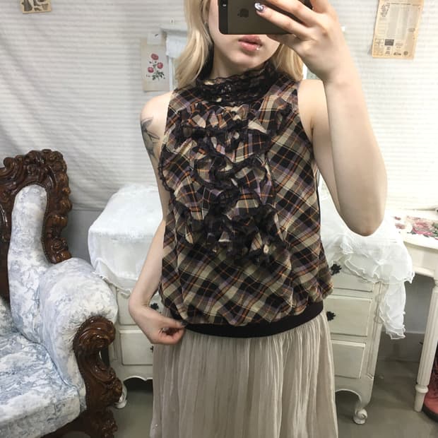 액시즈팜 로걀 체크 러플 블라우스