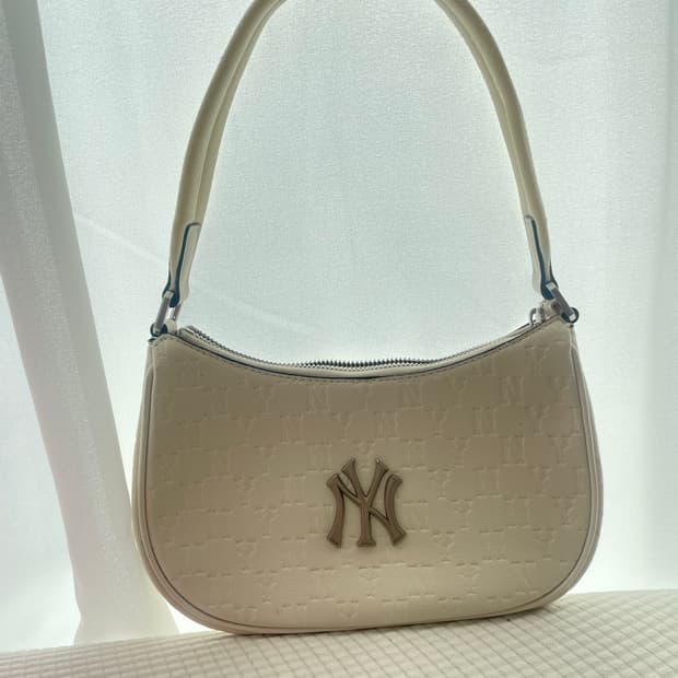 MLB 아이보리 호보백 숄더백