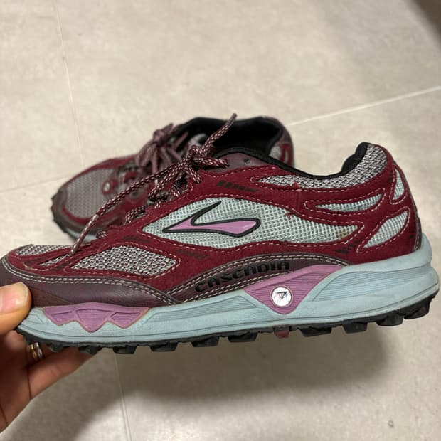 빈티지 브룩스 런닝화 하이킹 240사이즈