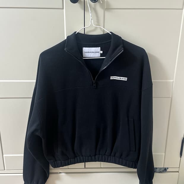 캐빈클라인 크롭 반집업 블랙