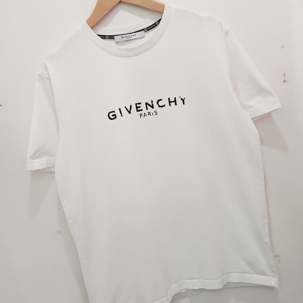 (정품) 지방시 반팔티