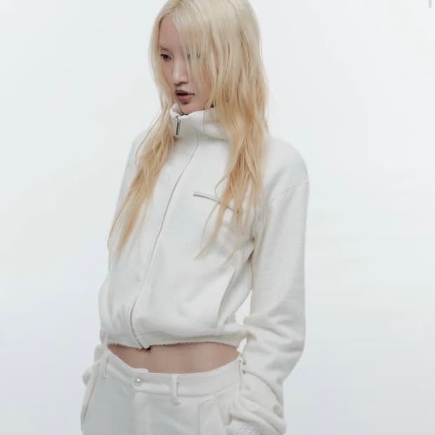 웻테그 하이넥 니트집업 화이트