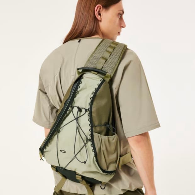 Oakley sling bag