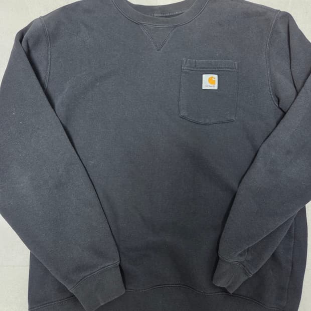 칼하트 포켓 맨투맨 블랙