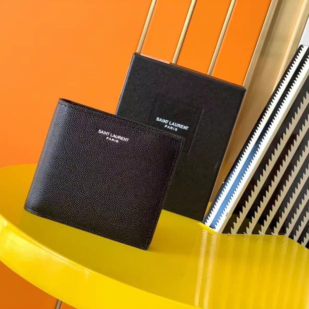 생로랑 파리 그랑 드 뿌드르 텍스쳐드 레더 이스트/웨스트 지갑 블랙