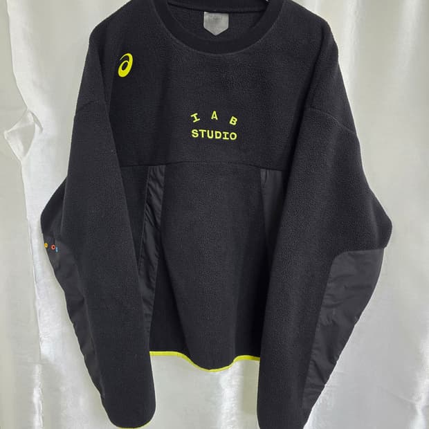 아식스 IAB 스튜디오 플리스 블랙 맨투맨 (1592)