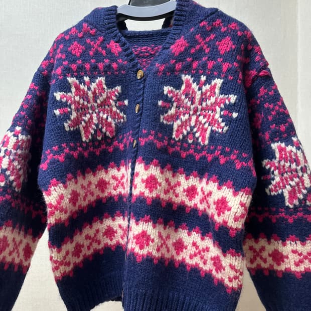 (새상품)HEEPHI 코위찬 메리노울100 노르딕 후드 가디건