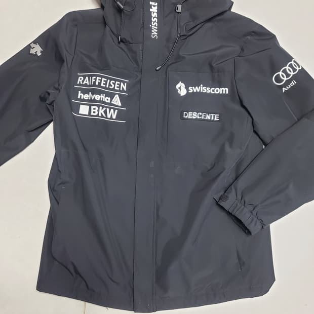 데상트 스위스 스키팀 바람막이 자켓 M