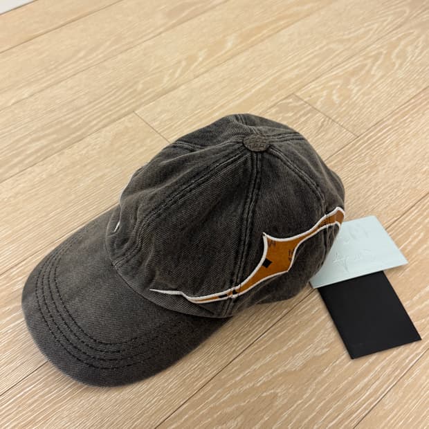 떠그클럽 x MCM 트라이벌 레더 캡 블랙 판매