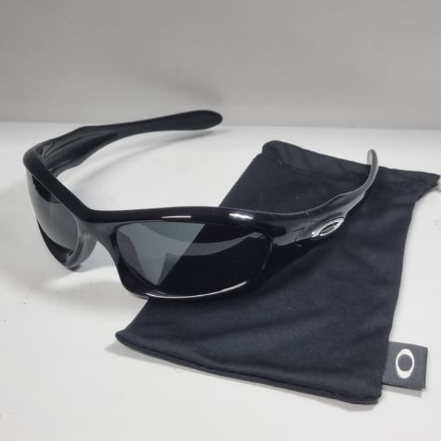 오클리 몬스터독 폴리쉬드 블랙 새렌즈