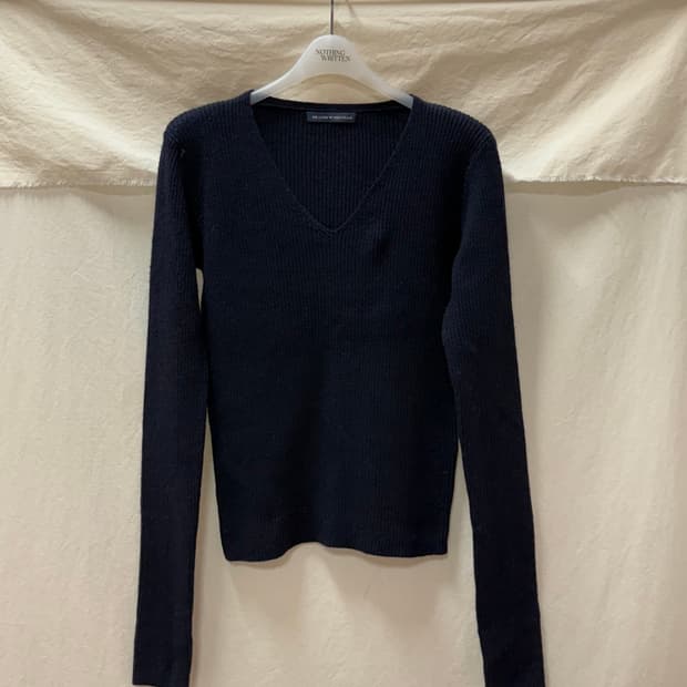 브랜디멜빌 슬림핏 브이넥니트