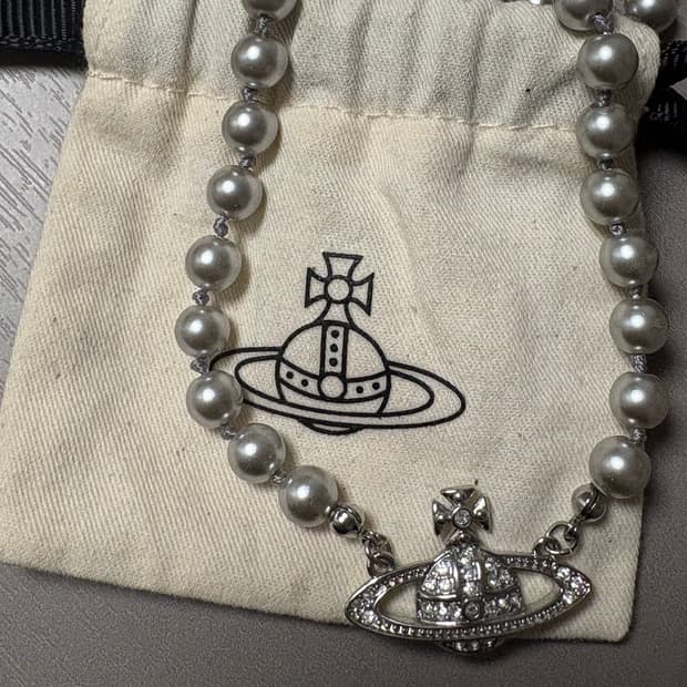 비비안웨스트우드 실버진주 목걸이