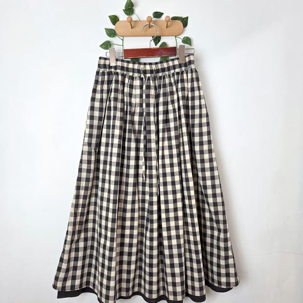 밑단 레이어드 체크 롱스커트