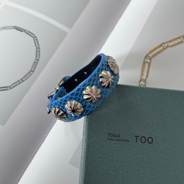 [구매] 토가 아카이브 블루 콘초 레더 뱅글 팔찌