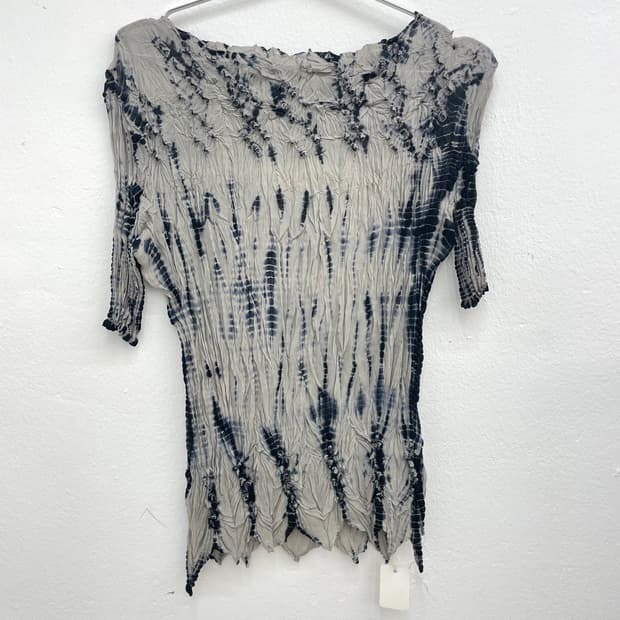 Shadow Tie-Dye Crinkle Top