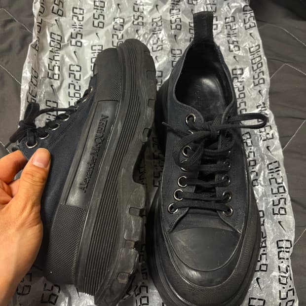 알렉산더맥퀸 트레드슬릭 블랙 39.5