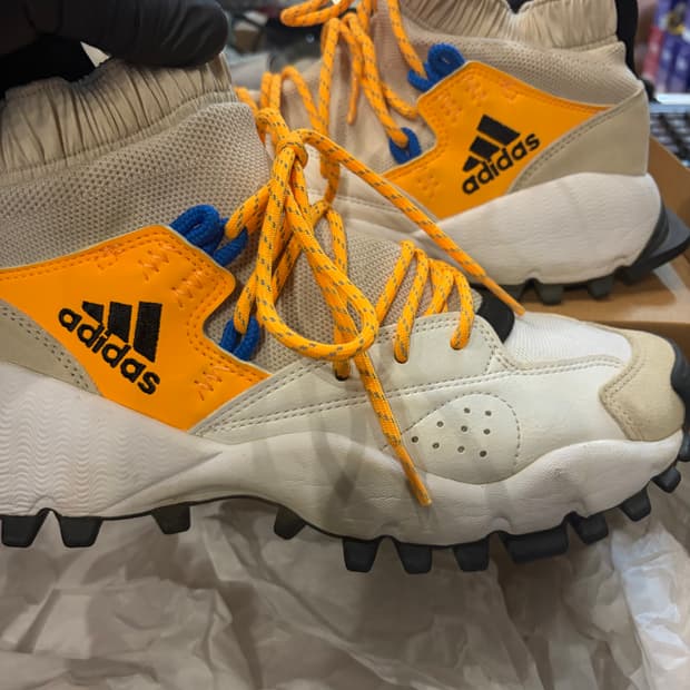 아디다스 트래킹화 미드 270
