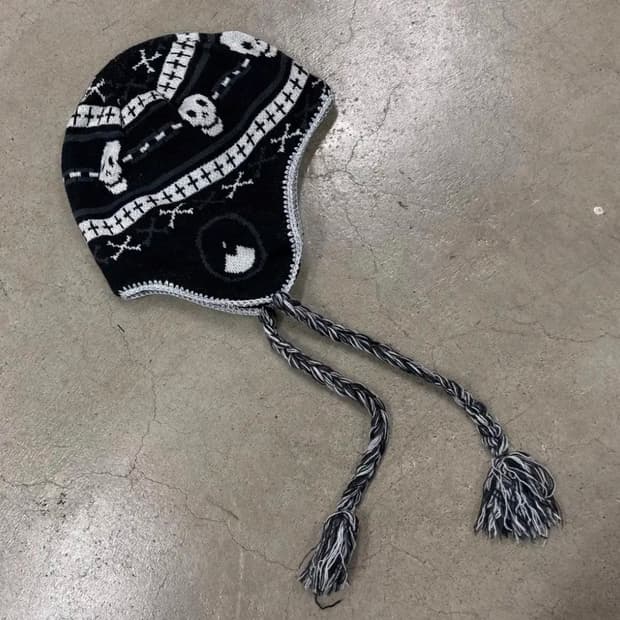 이어플랩 비니 빈티지 블랙 해골 스컬 패턴