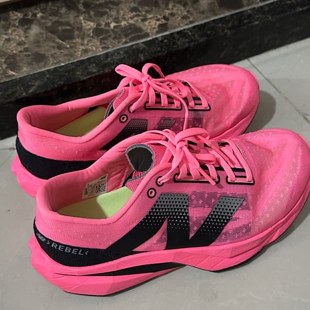 뉴발란스 퓨어셀 레벨 v4 울트라 핑크 블랙 250