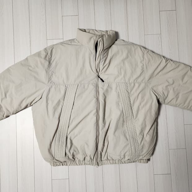 필루미네이트 오버핏 패딩점퍼 xl

새상품처럼 오염 하자없이 깨끗해요 ^