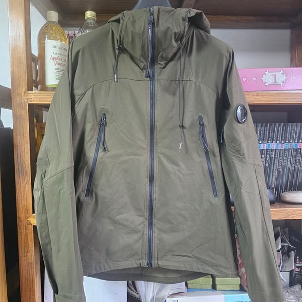 씨피에서 가장 잘나가는 스테디 모델! 프로텍 cp컴퍼니 바람막이 팔아요