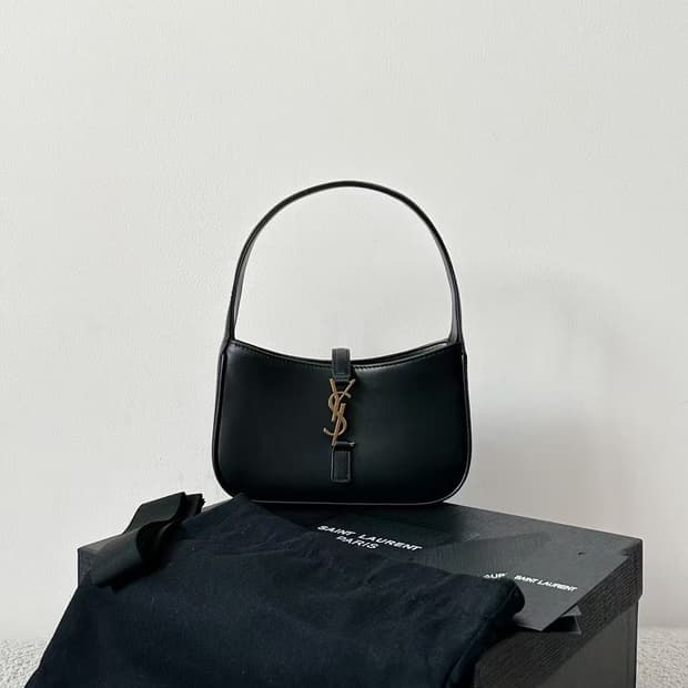 생로랑 스무스 레더 르 5 아 7 미니 호보백 블랙
