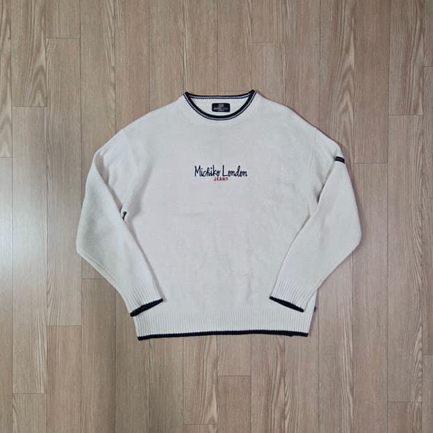 MICHIKO LONDON 크림 화이트 스프링 라운드 니트