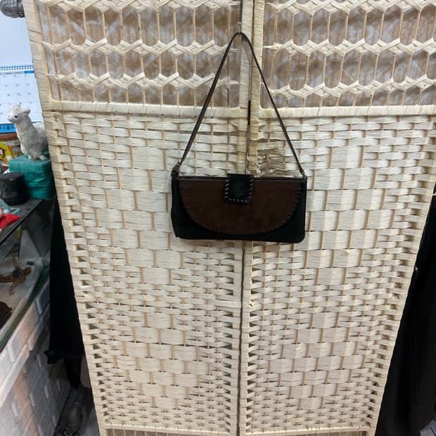 정품 페레가모 스웨이드 숄더백 팝니다