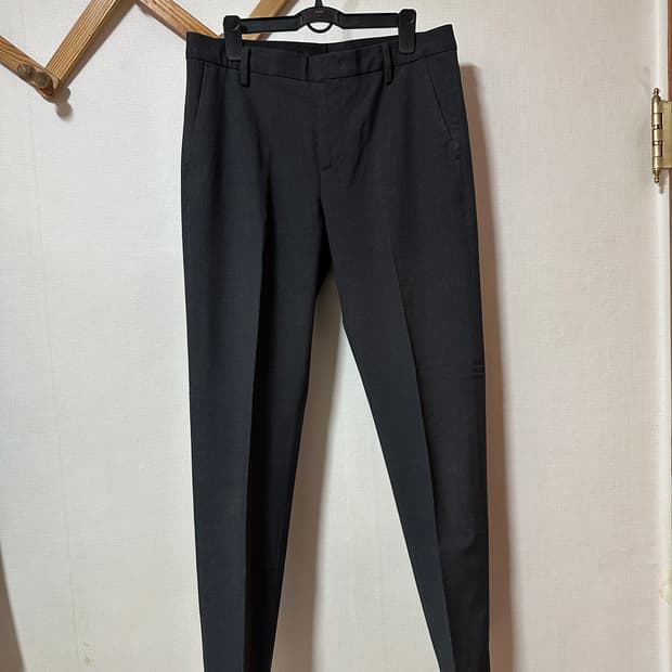 지오다노 테이퍼드 슬랙스 30사이즈 차콜 