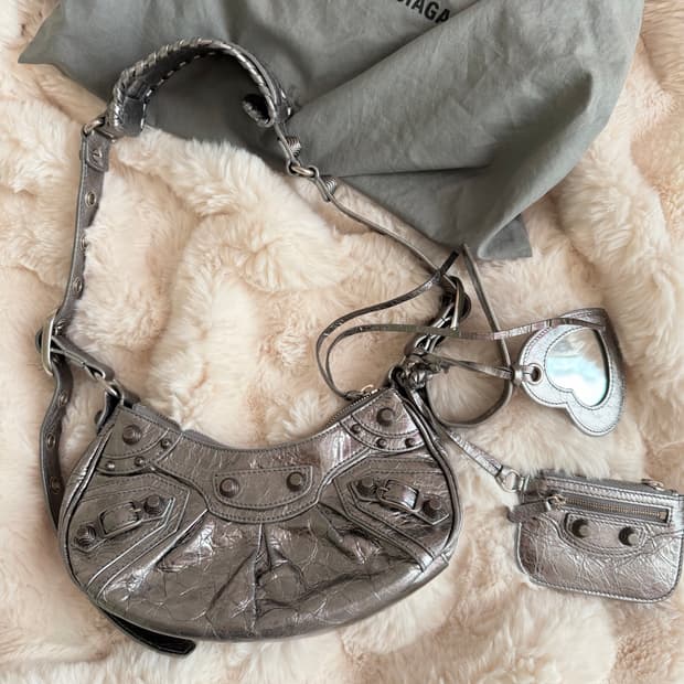 발렌시아가 르 카골 XS 숄더백 메탈라이즈드 실버