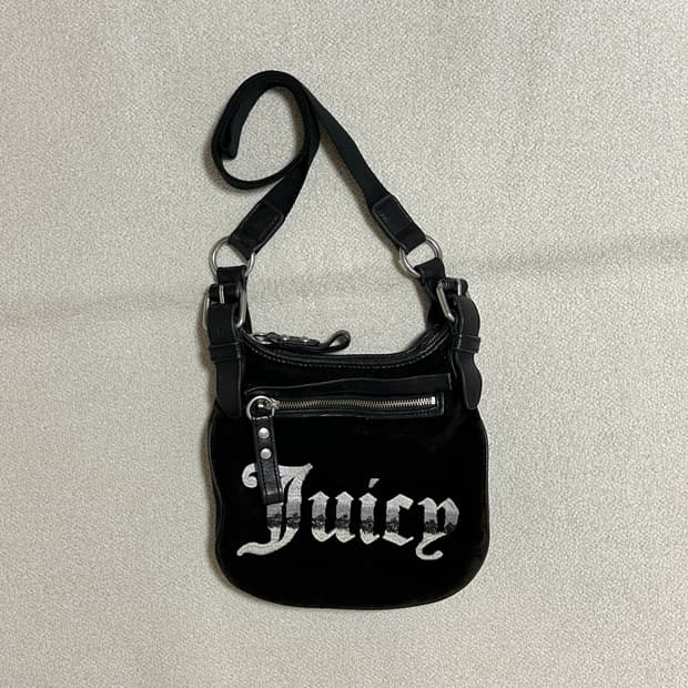 쥬시 꾸뛰르 벨벳 크로스백