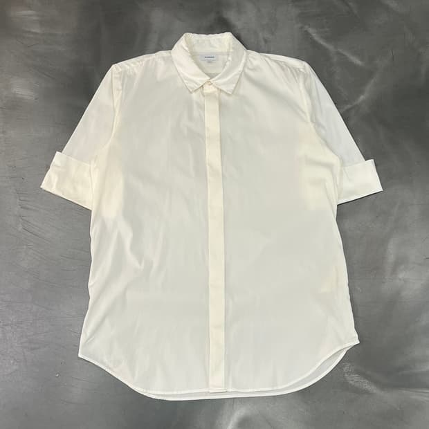  질샌더 히든 버튼 하프 셔츠 y16017