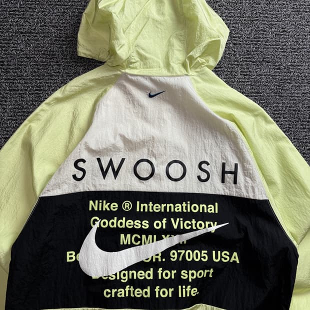 나이키 더블 스우시 가디스 빅토리 바람막이 4152