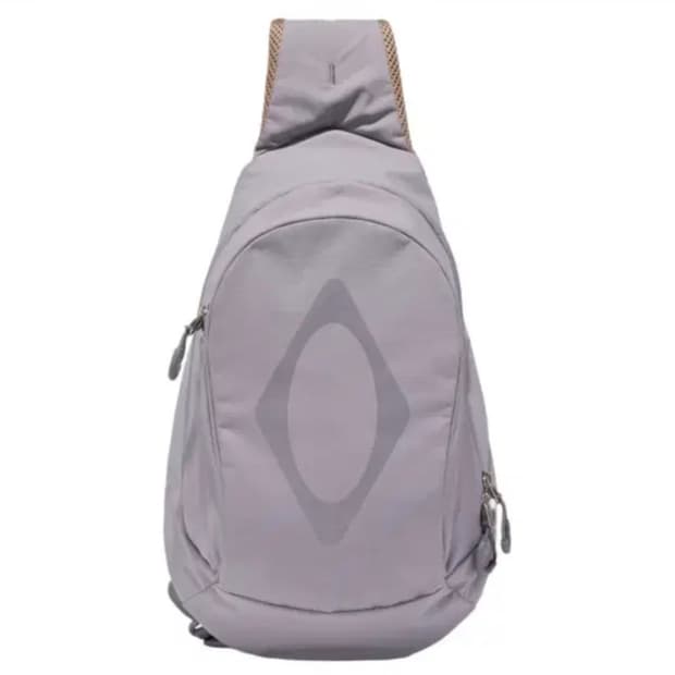 급처 / 미스치프 롬버스 포켓 슬링백 그레이