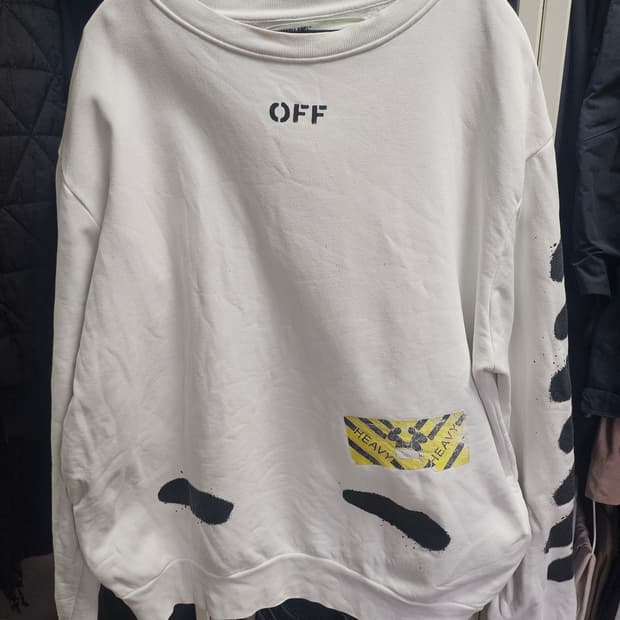 오프화이트 스프레이 맨투맨 m 사이즈 판매합니다 