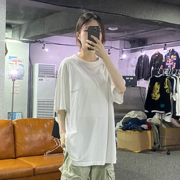 우영미 스몰로고 화이트 반팔티 b2280