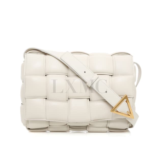 보테가베네타 카세트백 화이트 인트레치아토 패딩백 591970