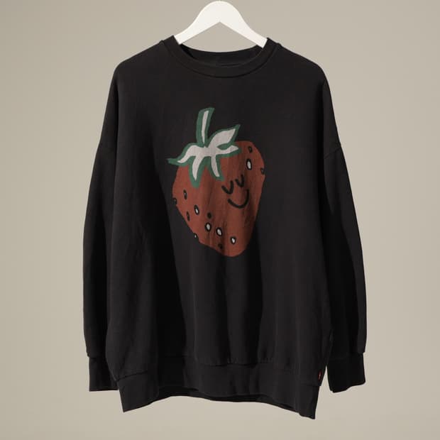 리바이스 스트로베리 그래픽 맨투맨